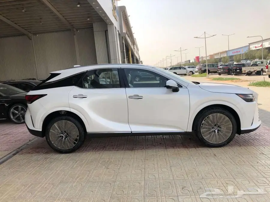 لكزس RX350 BB 2025 تيتانيوم داخلي بني -ابيض داخلي بني سعودي 18