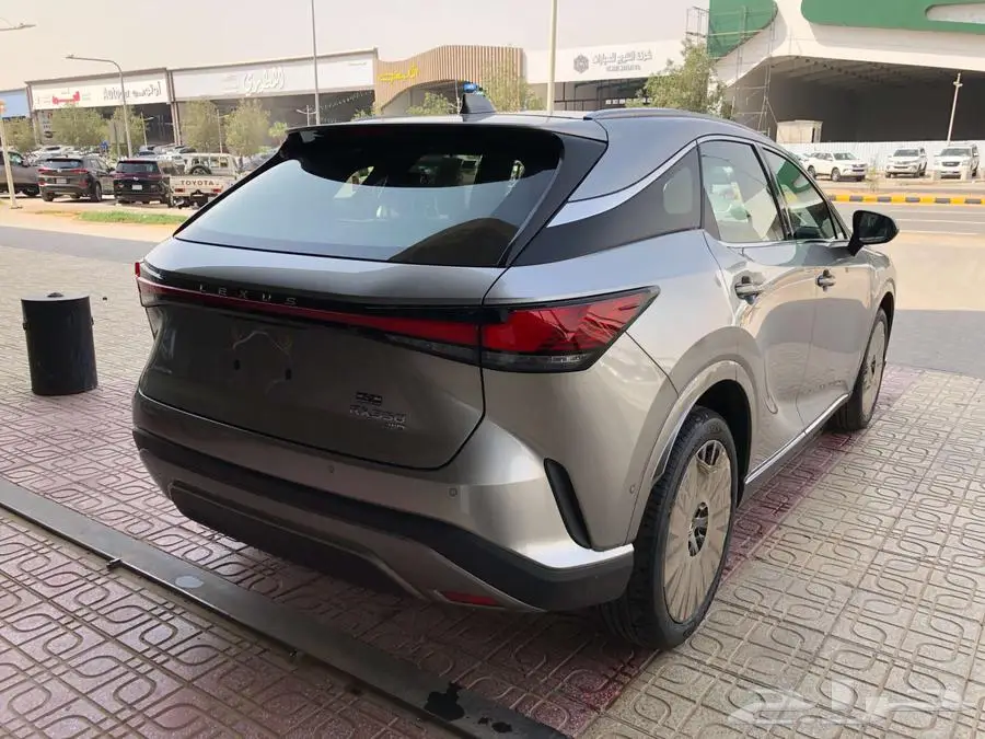 لكزس RX350 BB 2025 تيتانيوم داخلي بني -ابيض داخلي بني سعودي 13