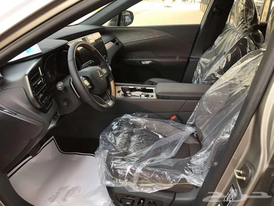 لكزس RX350 BB 2025 تيتانيوم داخلي بني -ابيض داخلي بني سعودي 10