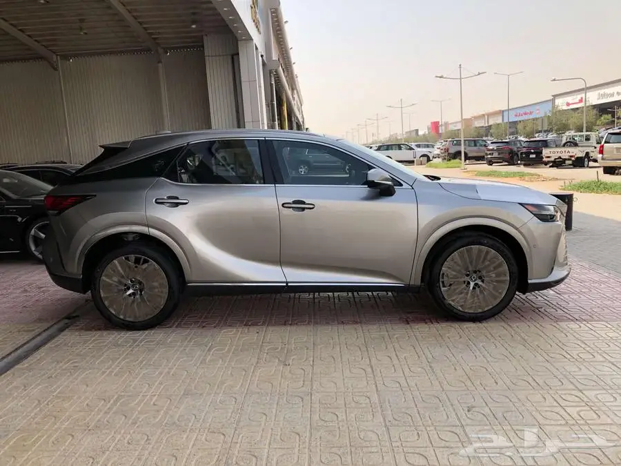 لكزس RX350 BB 2025 تيتانيوم داخلي بني -ابيض داخلي بني سعودي 4