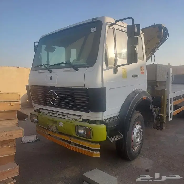 شاحنه مرسيدس عليها ونش م 89 2