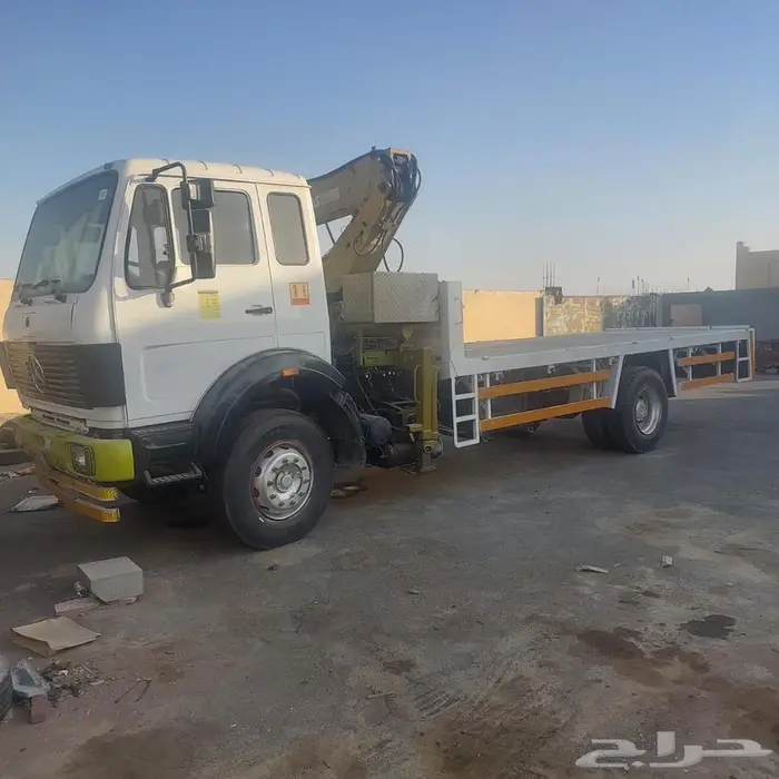 شاحنه مرسيدس عليها ونش م 89 3