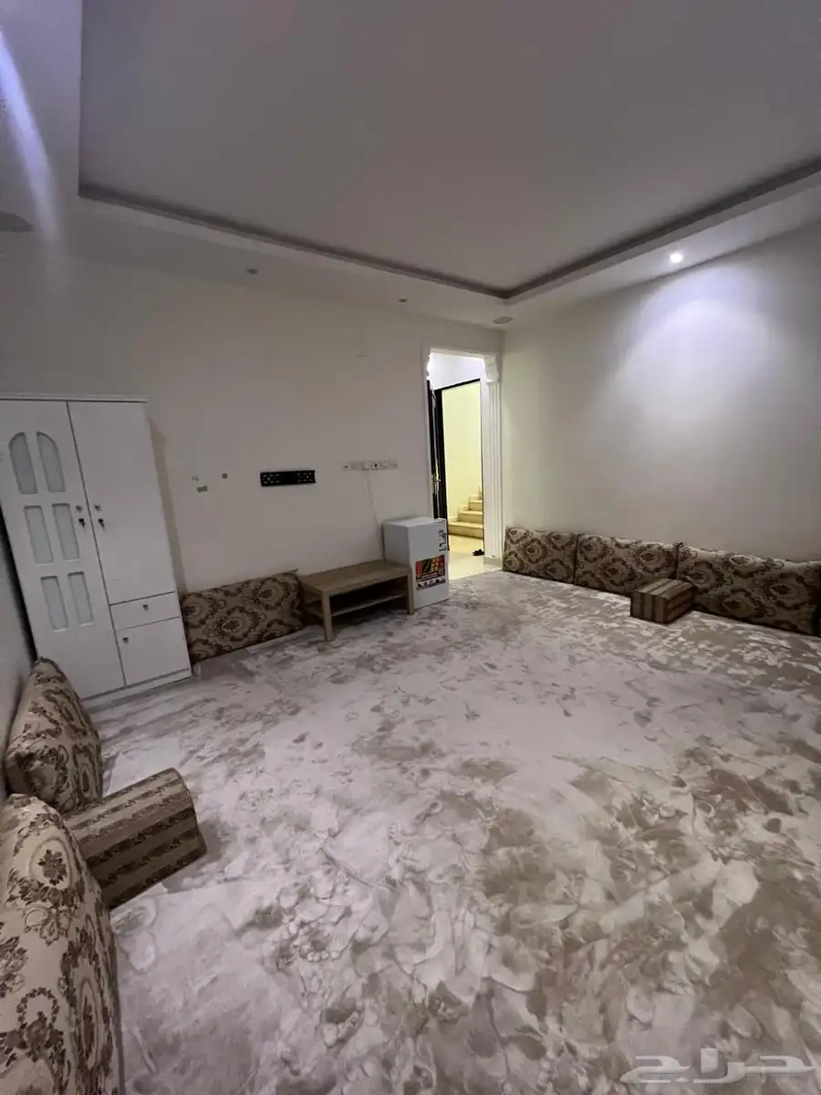 شقق عزاب للإيجار حي الحزم على ديراب 1