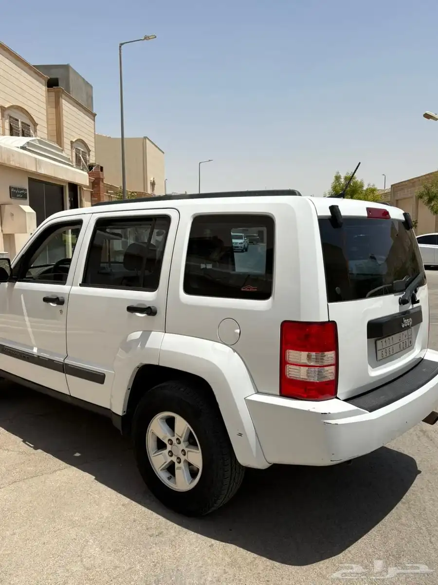 جيب ليبرتي 2012 للبيع 9