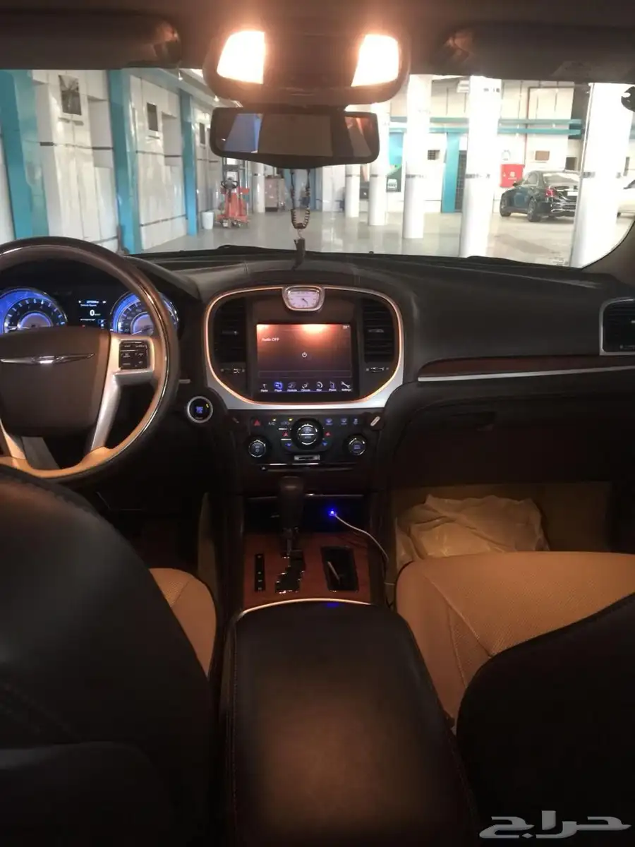 للبيع كرايزلر C300 فل كامل 2014 9
