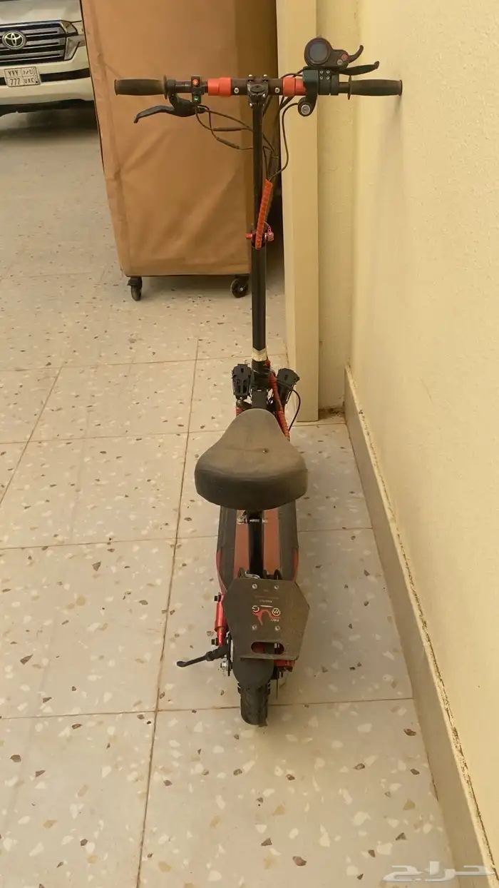 سكوتر الوحش برو به خراب واحد ولا ادري من وش بس يشتغل ويمشي 2