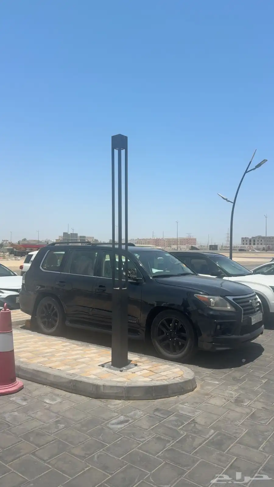 لكزس للبيع او البدل بالمناسب افجي   كامري   لاندكروزر 5