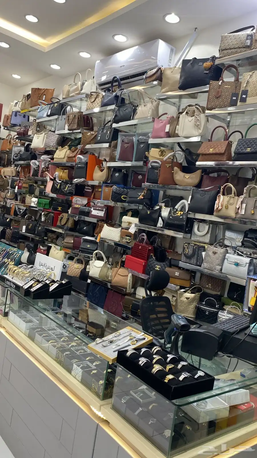 محل شنط واكسسوارات نظارات ساعات 4