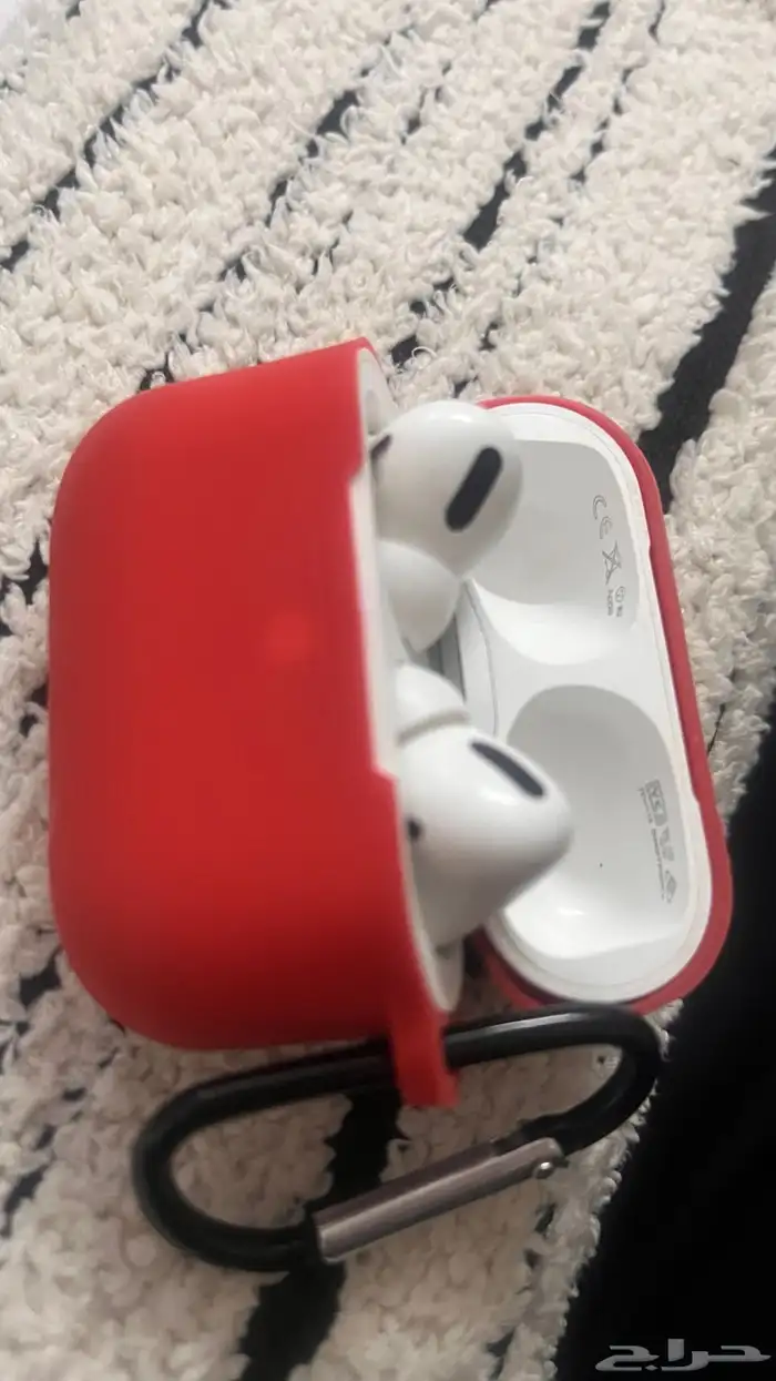 السلام عليكم عندي سماعتين ابل كلهم اخت الجديده ونظيفه 2