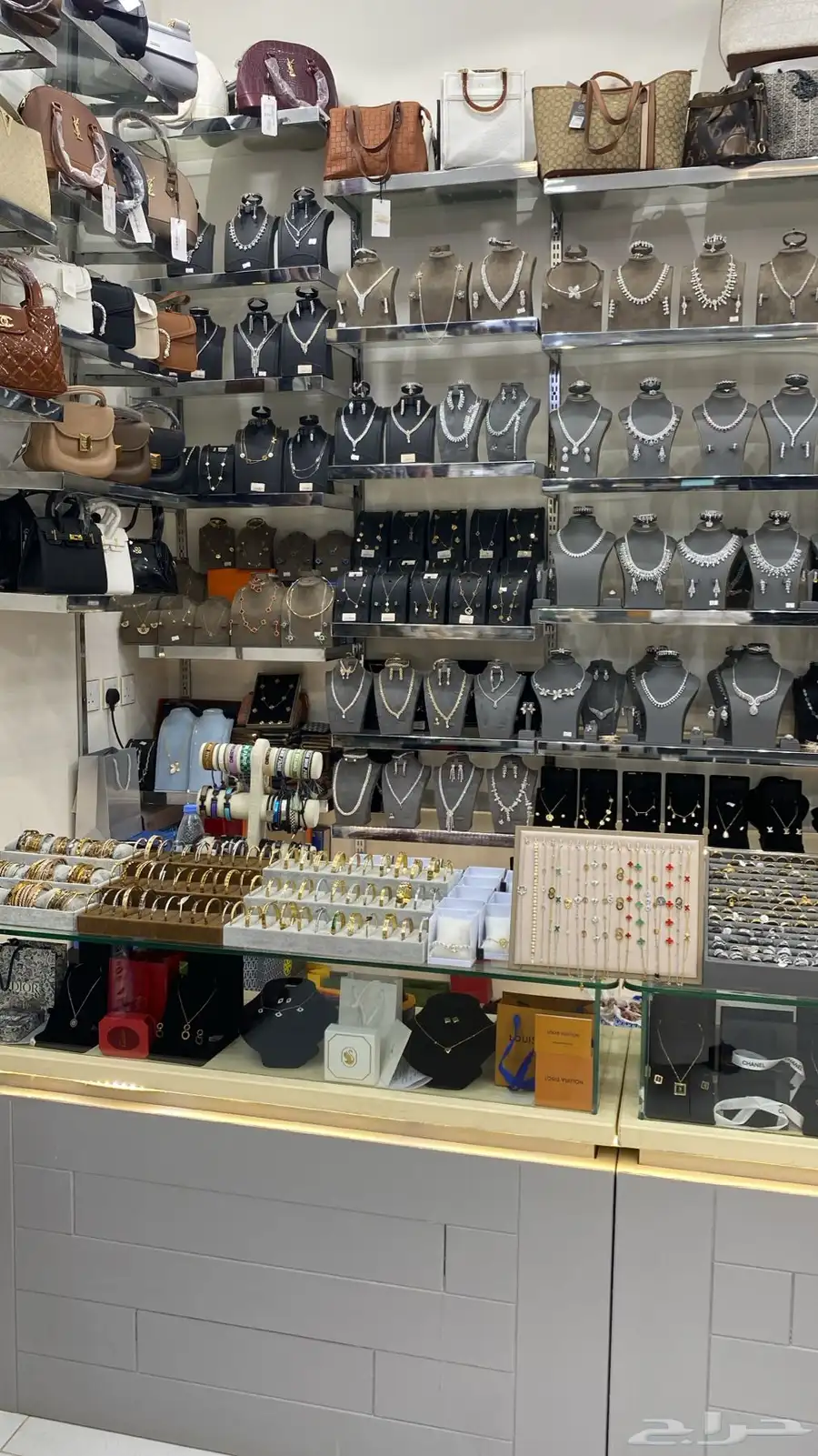 محل شنط واكسسوارات نظارات ساعات 3