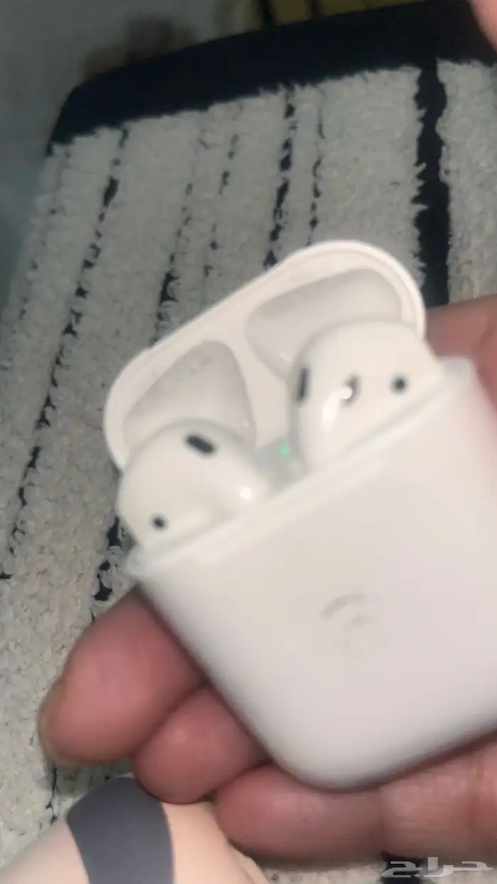 السلام عليكم عندي سماعتين ابل كلهم اخت الجديده ونظيفه 3