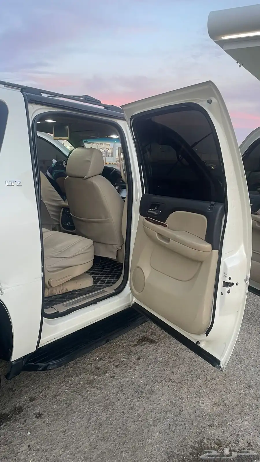 شيفورلية سوبربان LTZ 2007 ابيض لؤلؤي 24