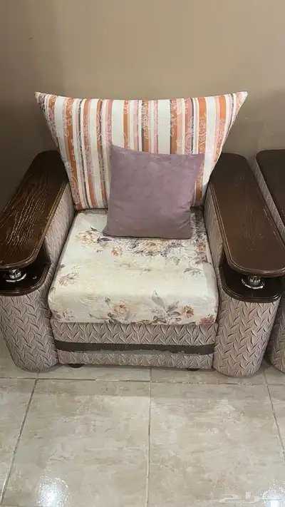 للبيع كنب تركي أنيق بحالة ممتازة 7