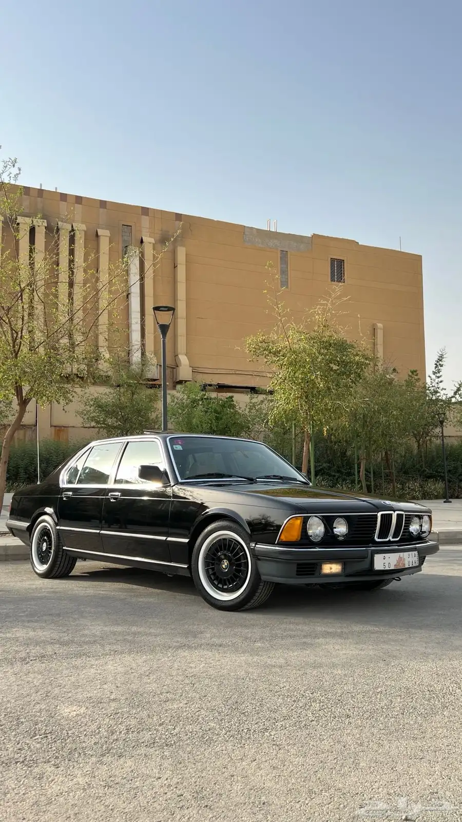 بي ام دبليو 745i موديل 1985 بحالة المصنع 1