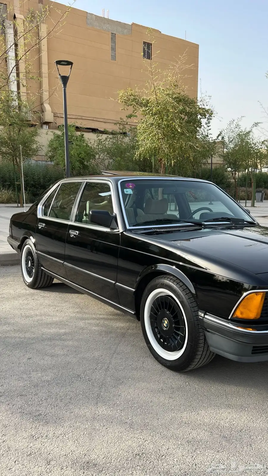 بي ام دبليو 745i موديل 1985 بحالة المصنع 4