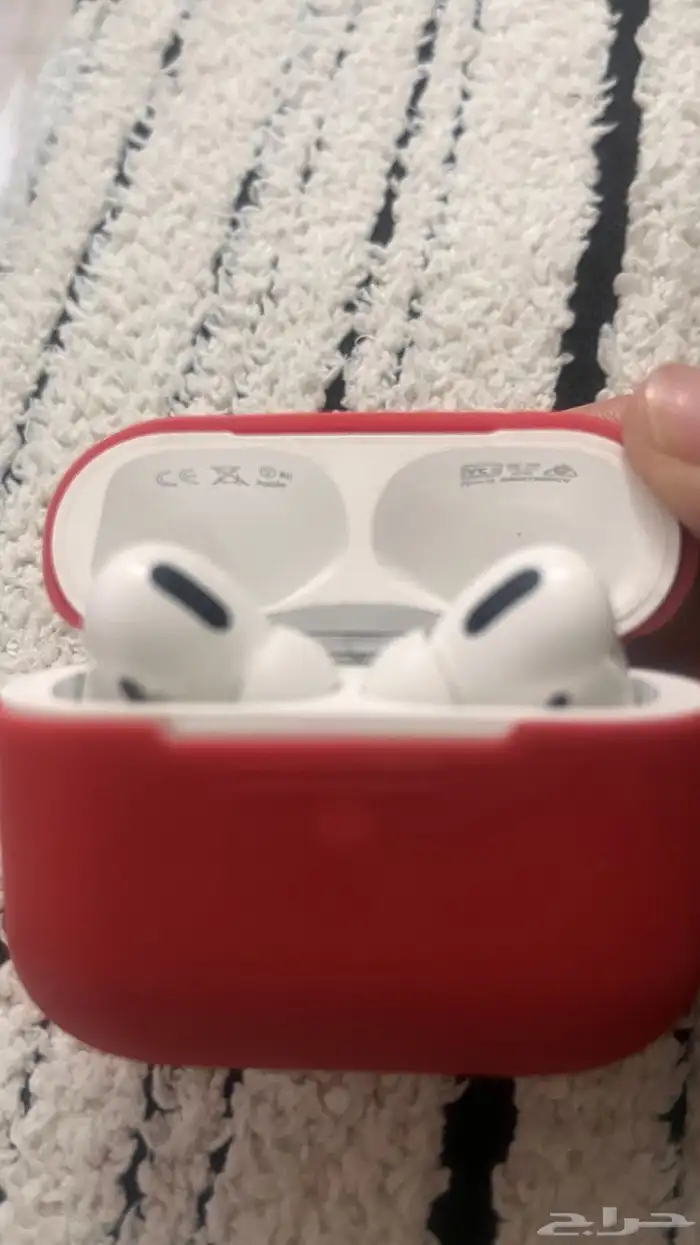 السلام عليكم عندي سماعتين ابل كلهم اخت الجديده ونظيفه 1