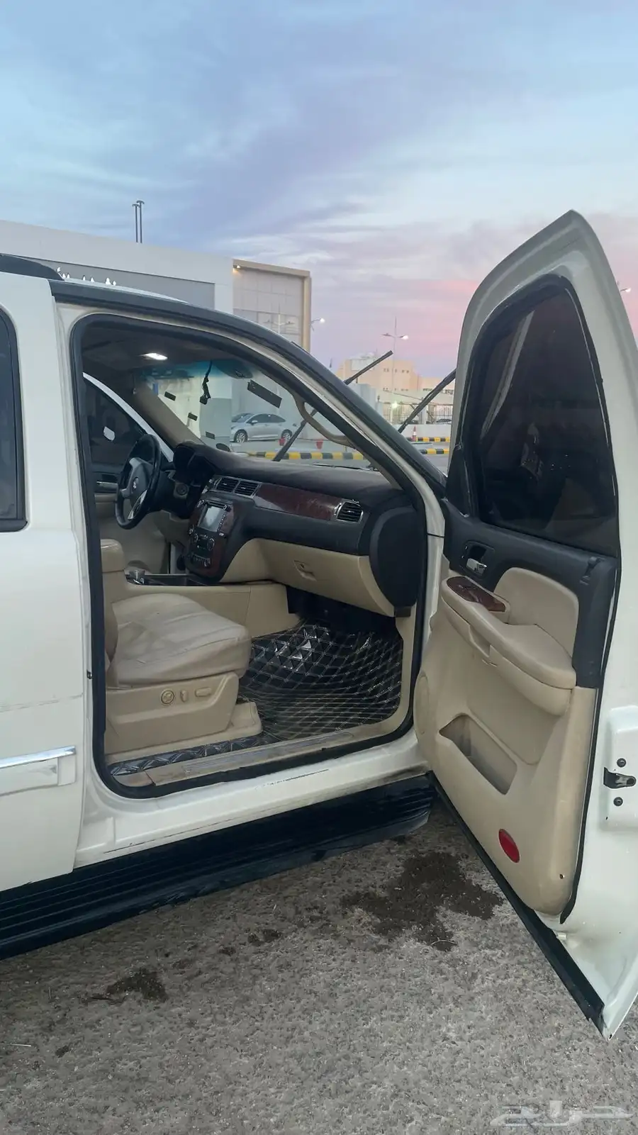 شيفورلية سوبربان LTZ 2007 ابيض لؤلؤي 28