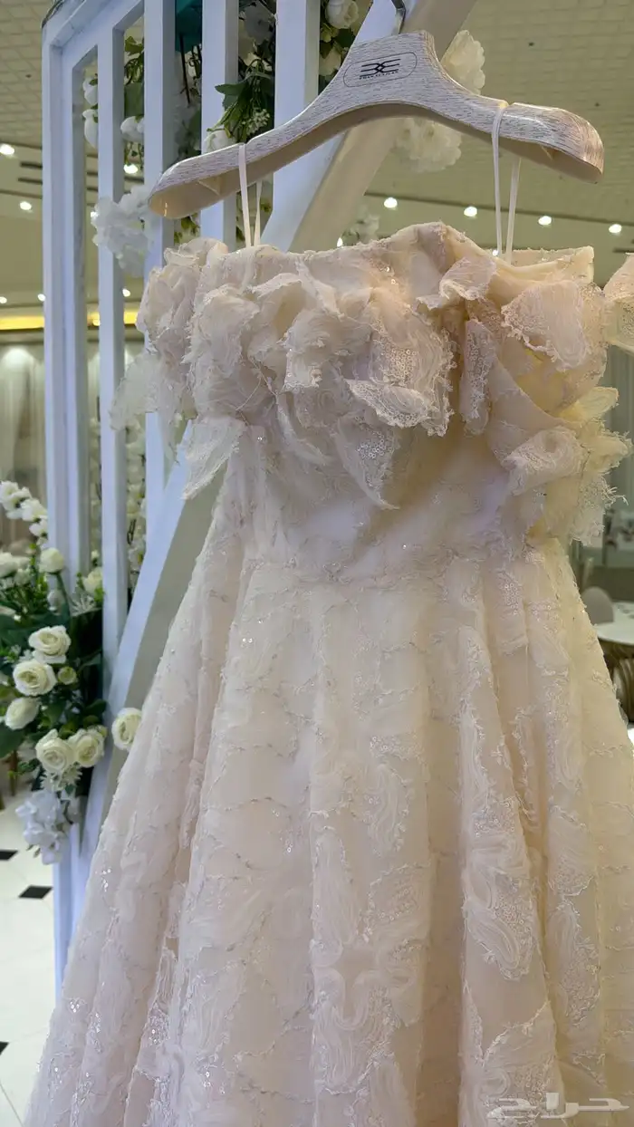 فستان من المصممة ايمان العجلان. 2