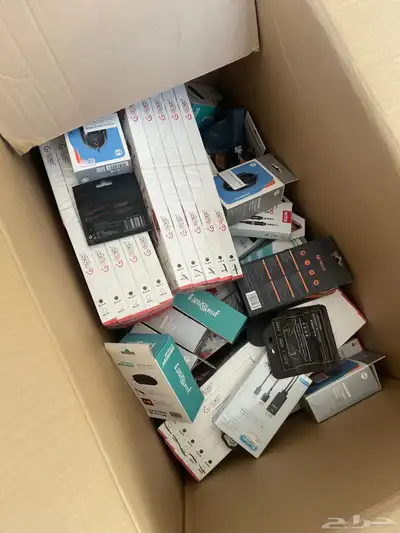 اغراض محل متكامل بلاستيشن واسلاك شواحن وسماعات وكيبور مشكله 6