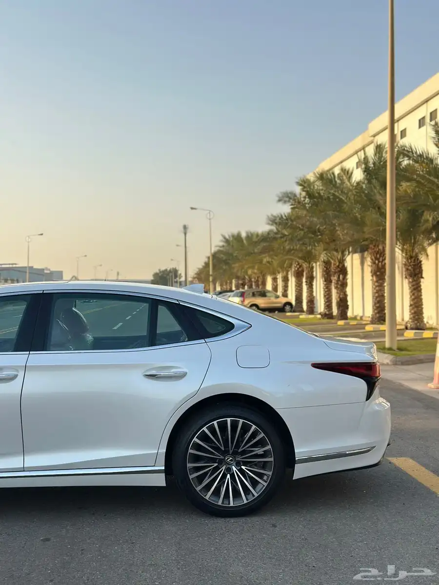 لكزس LS350 2024 شبه جديدة 7