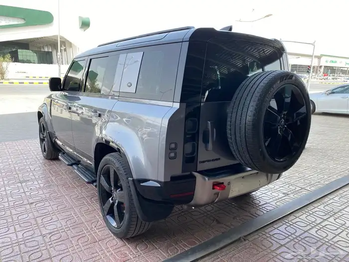 ديفندر 2022 فئة X 7