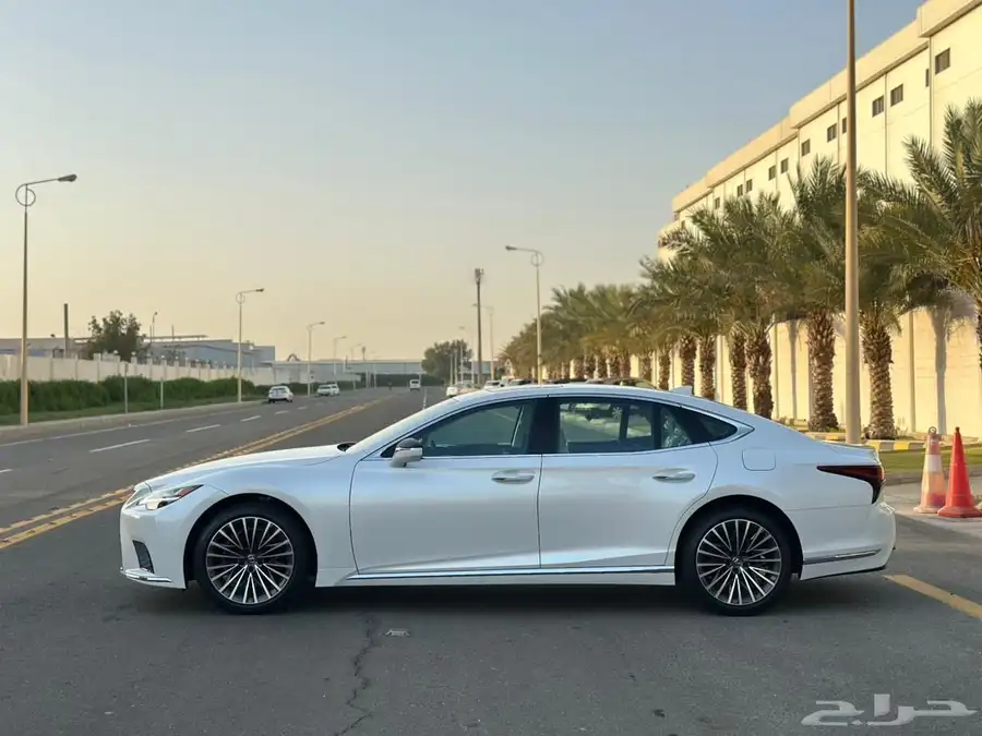 لكزس LS350 2024 شبه جديدة 6