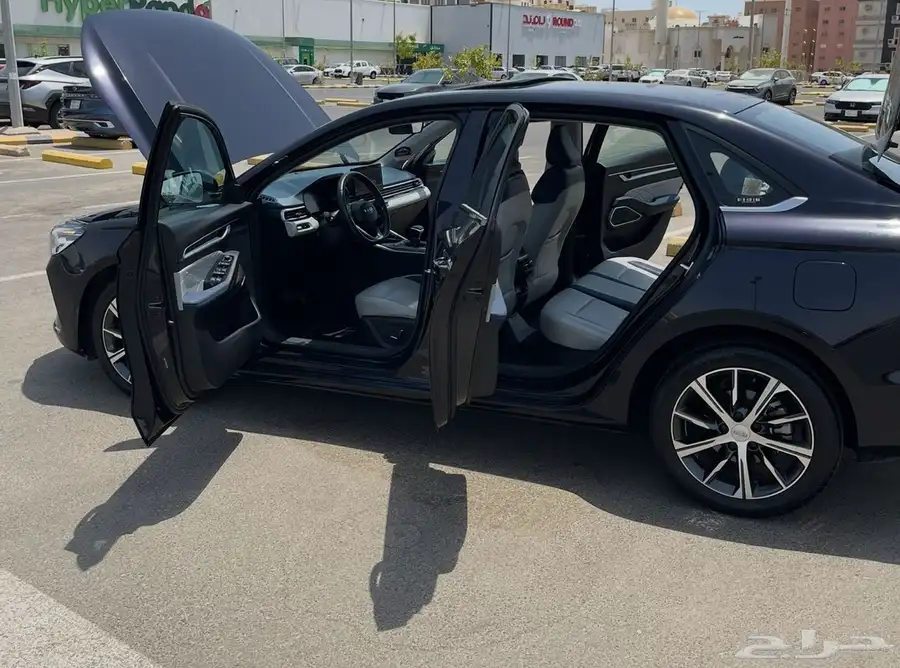 جيلي امجراند7 فل كامل 2023 أعلى فئة7 Geely Emgrand 22