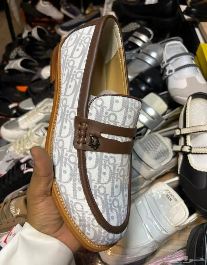 شوزات رسميه   ديور   ماركات اخرى 17