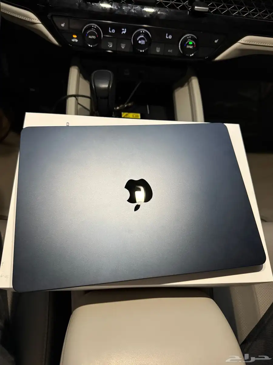 MacBook Air M2 16GB-RAM 256GB 2024 نظيف جدا 1