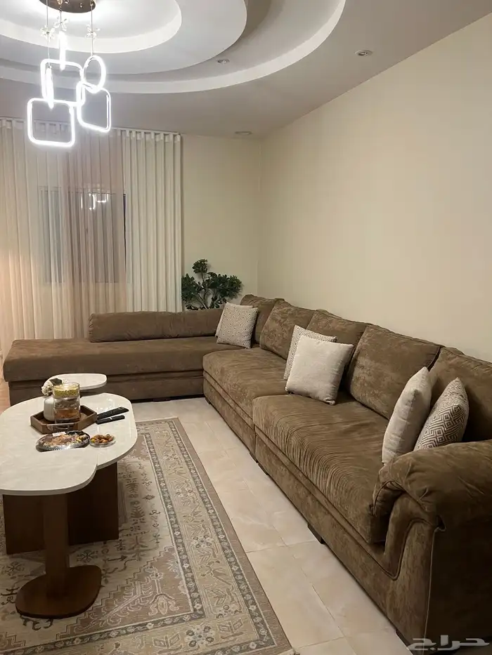 كنبL لون بني جديد ونظيف المطلوب 1400 0