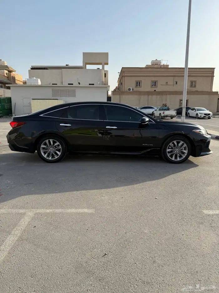 افالون اسود 2021 ستاندر 13