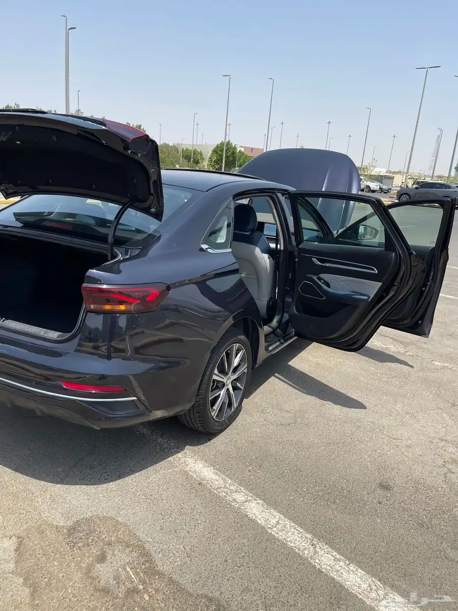 جيلي امجراند7 فل كامل 2023 أعلى فئة7 Geely Emgrand 43