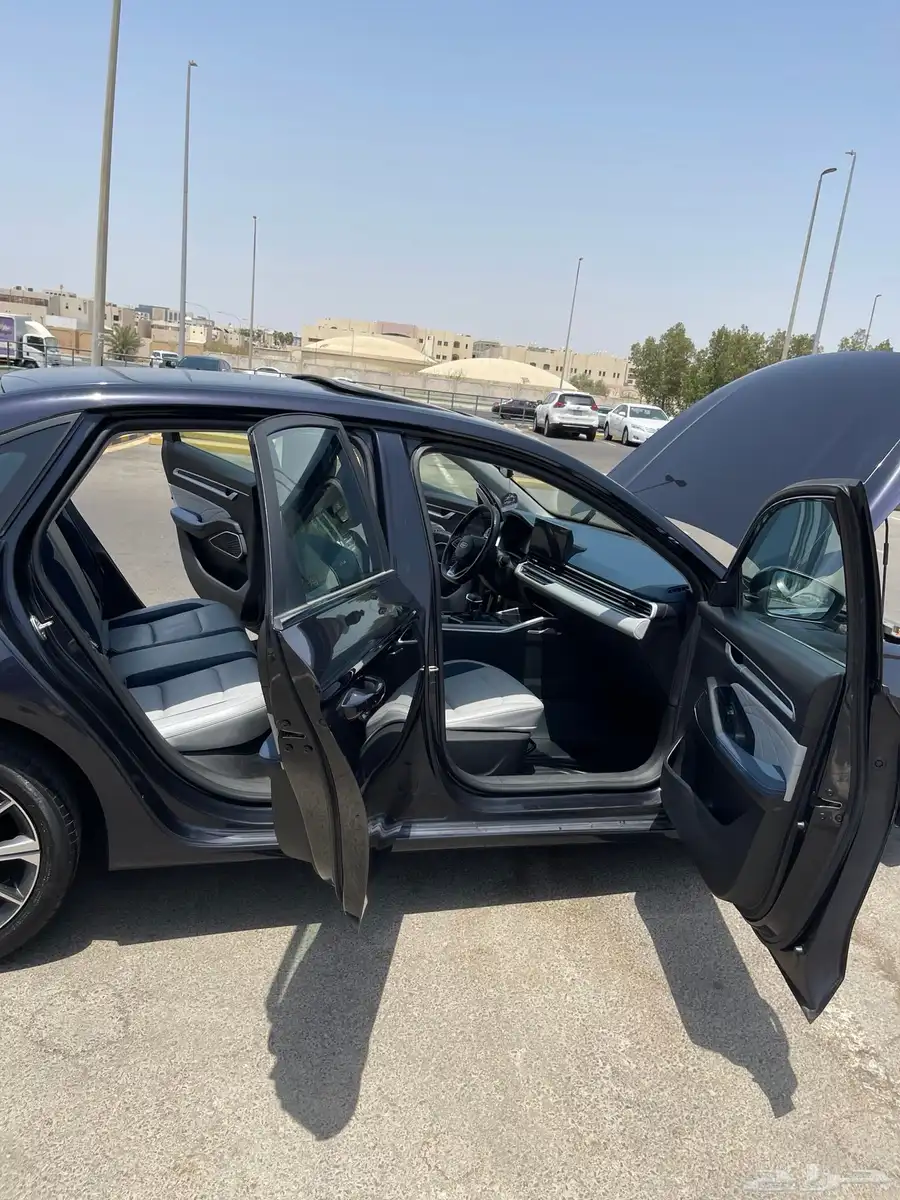 جيلي امجراند7 فل كامل 2023 أعلى فئة7 Geely Emgrand 23