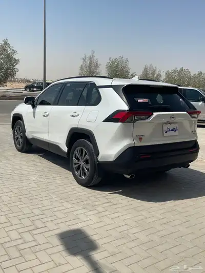 للبيع تويوتا راف فور 2023 دبل 4