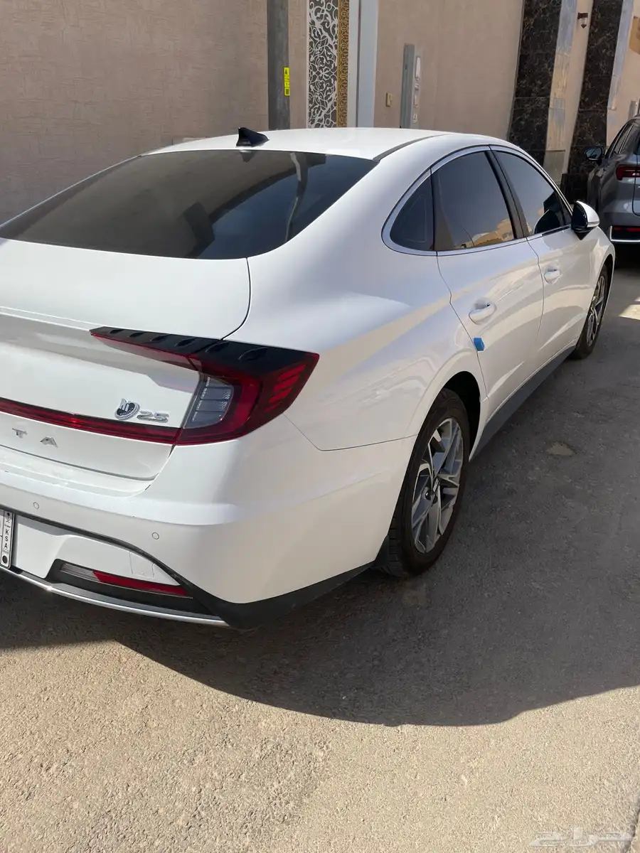 سوناتا 2021 ماشيه 205 يوجد بها باب ورفرف مكينه شرط ارباقات 2