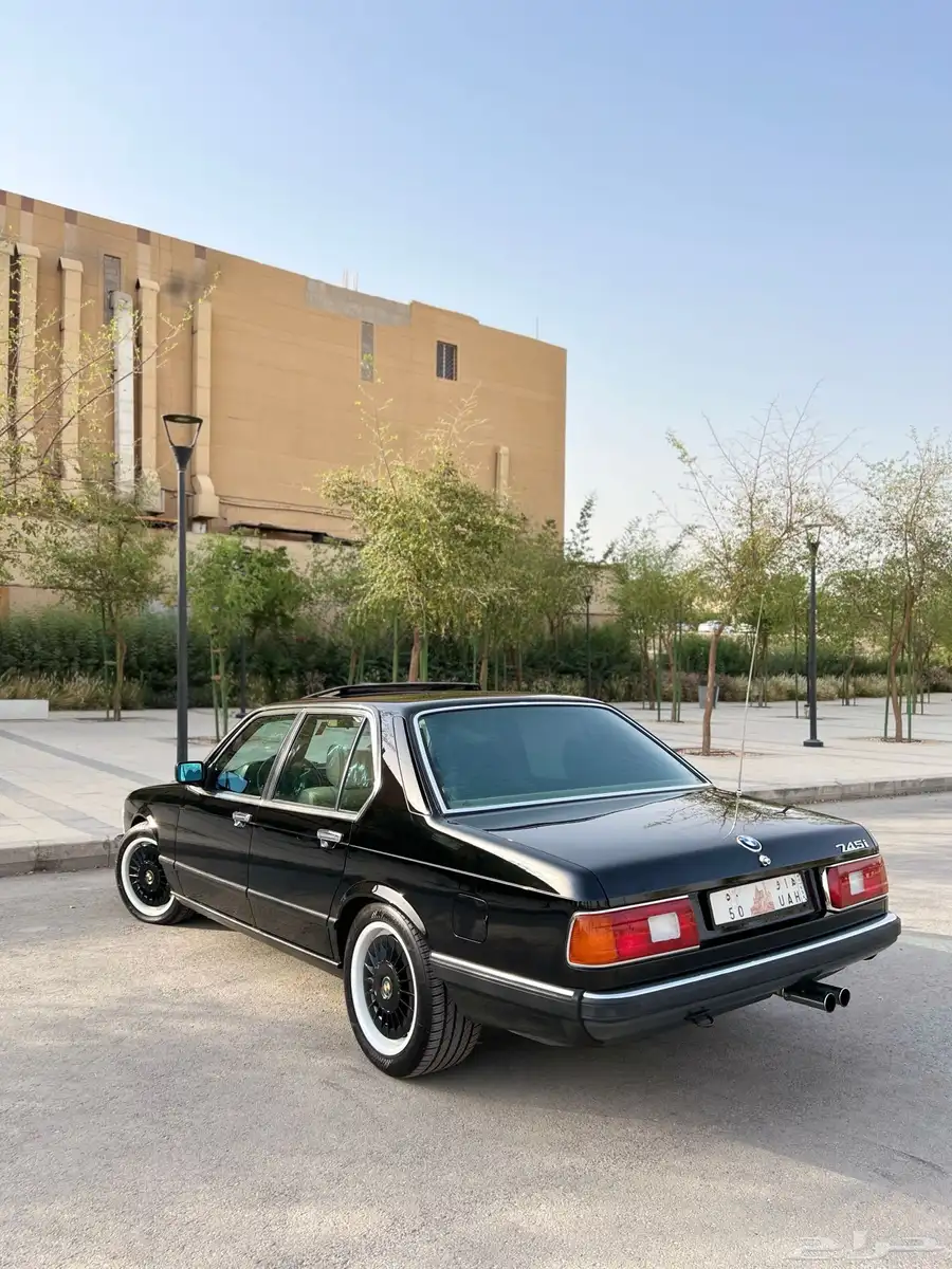 بي ام دبليو 745i موديل 1985 بحالة المصنع 12