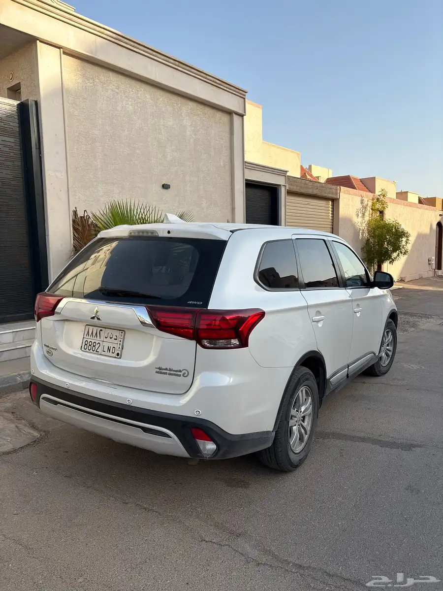 للبيع ميتسوبيشي اوتلاندر 4WD 1