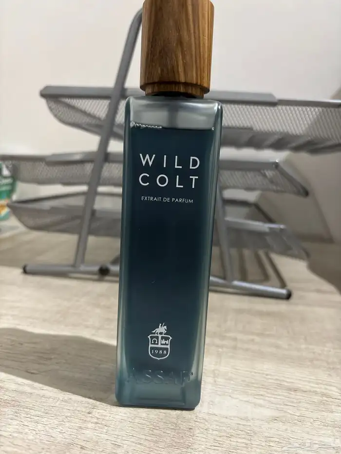 عطر عساف استخدام قليل مره وناقص منه تقريبا  10 مل وهو 200مل 0
