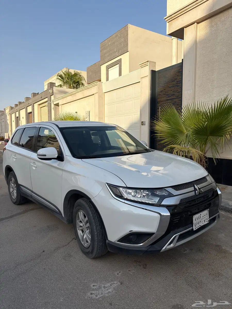 للبيع ميتسوبيشي اوتلاندر 4WD 2