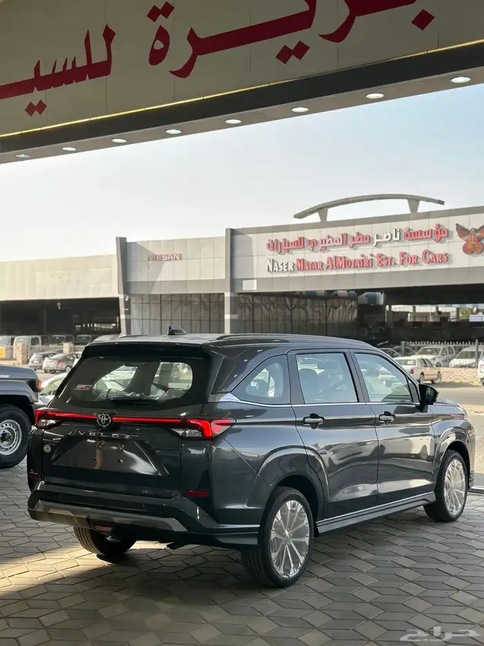 تويوتا فيلوز GLX موديل 2025 الوان رصاصي 4