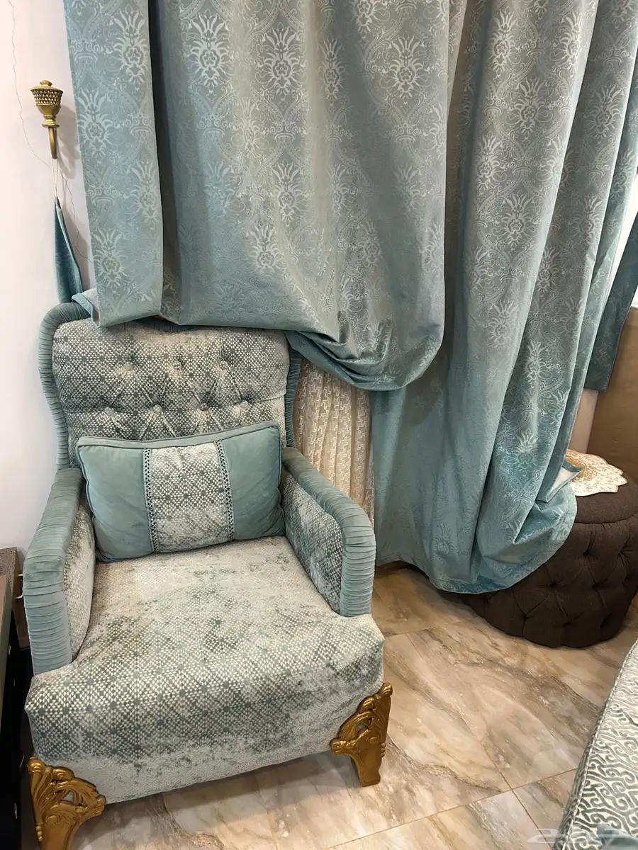للبيع كنب كلاسيك نظيف جدا ومجلس نساء نظيف 3