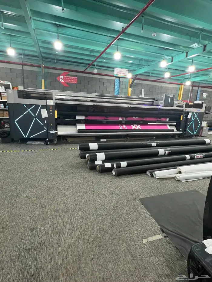 خطاط لوحات بنرات واستيكرات وحروف بارزه وكلادينج 20