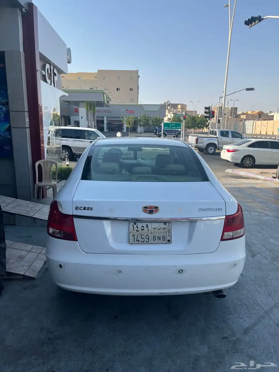 جيلي E8 موديل 2012 1