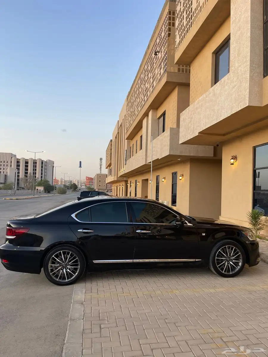 للبيع لكزس سعودي LS460 1