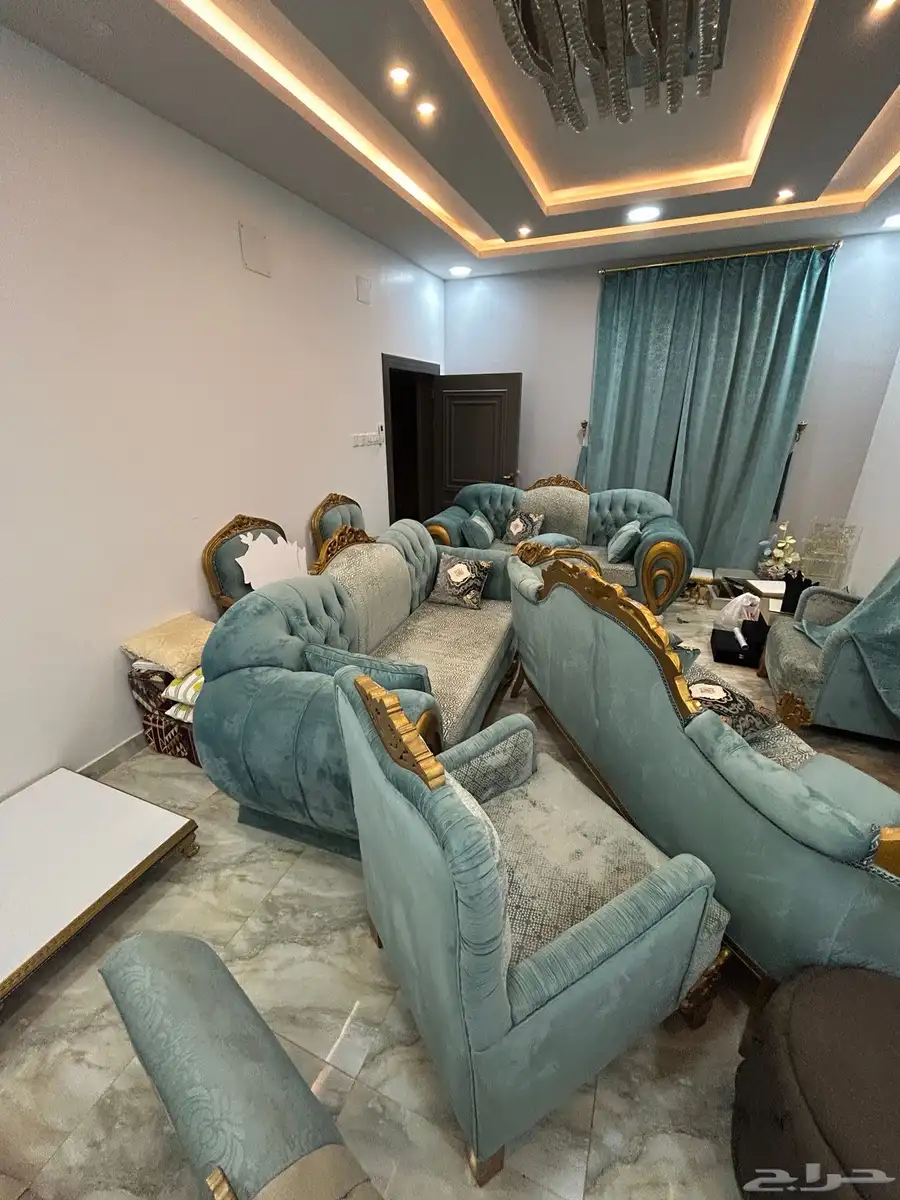 للبيع كنب كلاسيك نظيف جدا ومجلس نساء نظيف 6
