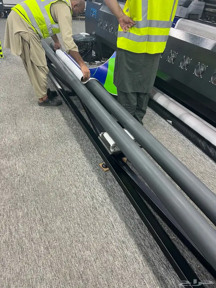 خطاط لوحات بنرات واستيكرات وحروف بارزه وكلادينج 7