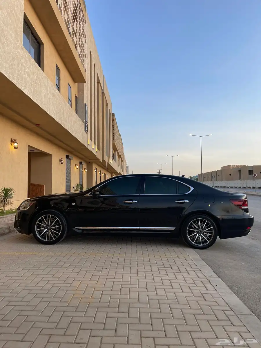 للبيع لكزس سعودي LS460 3