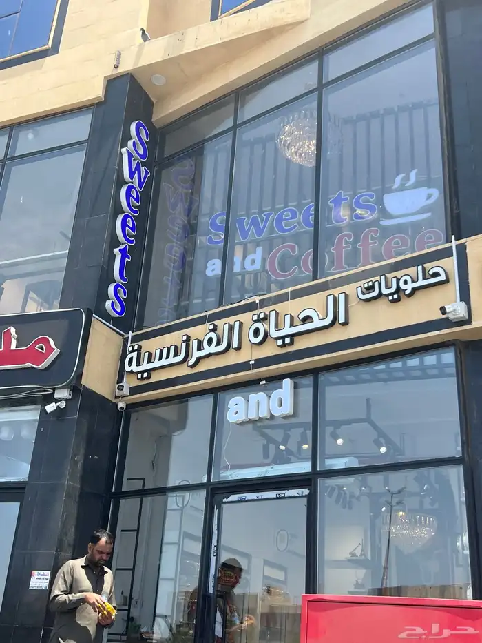 خطاط لوحات بنرات واستيكرات وحروف بارزه وكلادينج 11