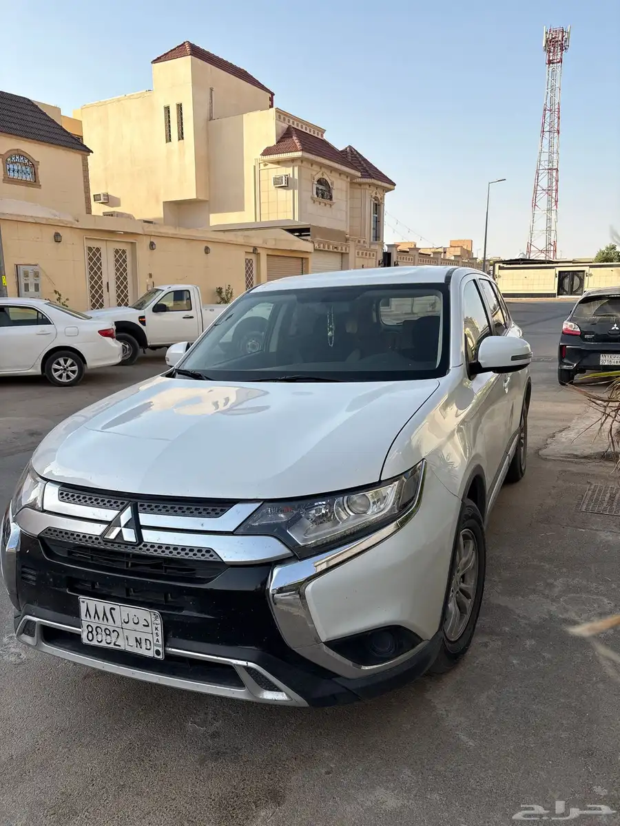 للبيع ميتسوبيشي اوتلاندر 4WD 3