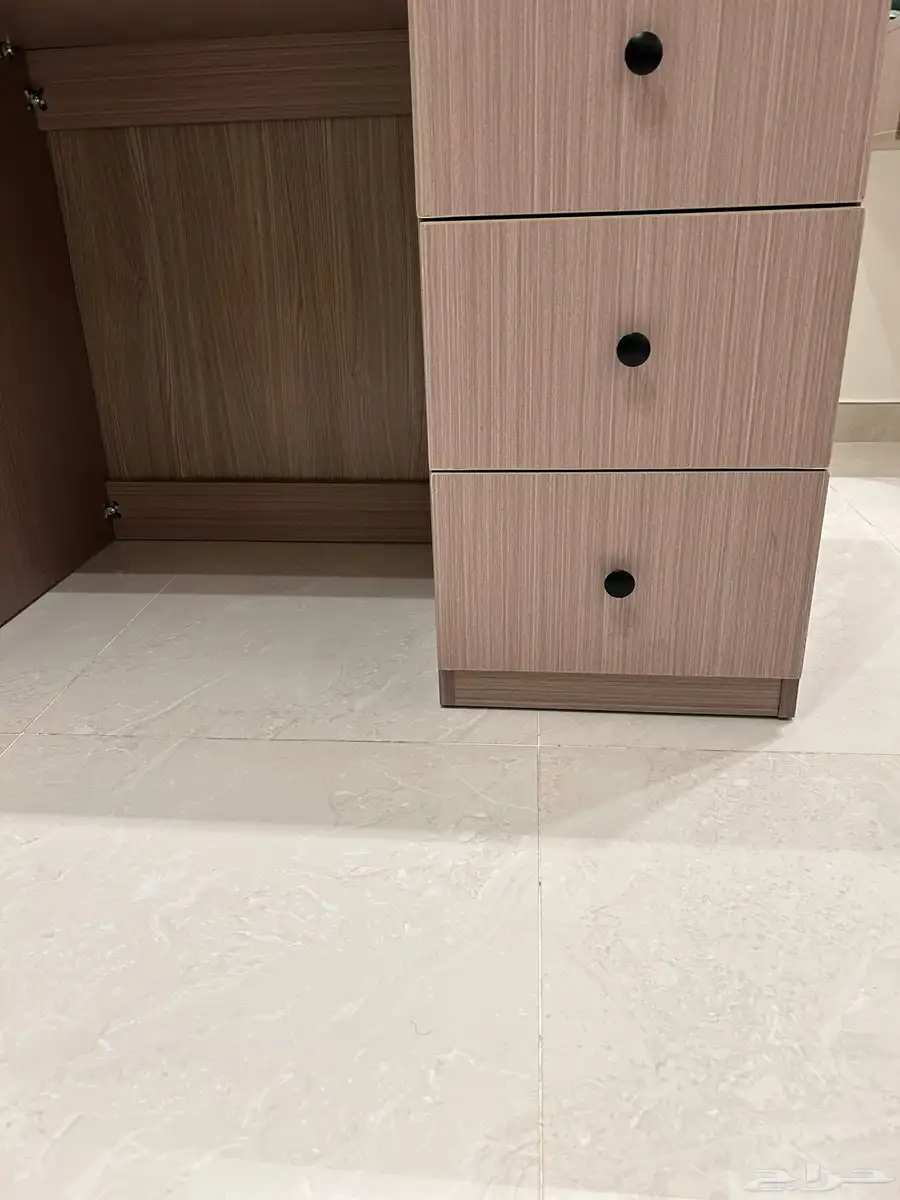 طاولة لي البيع 3